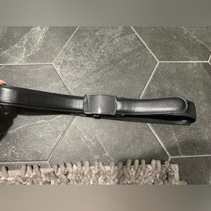 Sleek Black Ratchet Asjustable Leather Belt with Silver Buckle 28-32